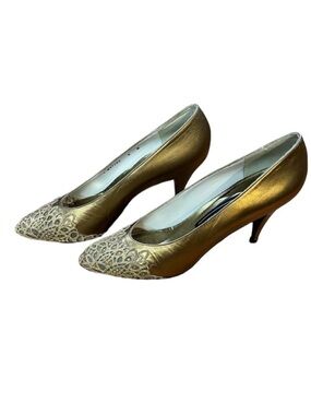 Stuart Weitzman Size 8 N Vintage Gold Lace Embellished Heels Stiletto Mob Wife